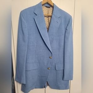 Light blue vintage suit. Size 34R. Excellent condition.